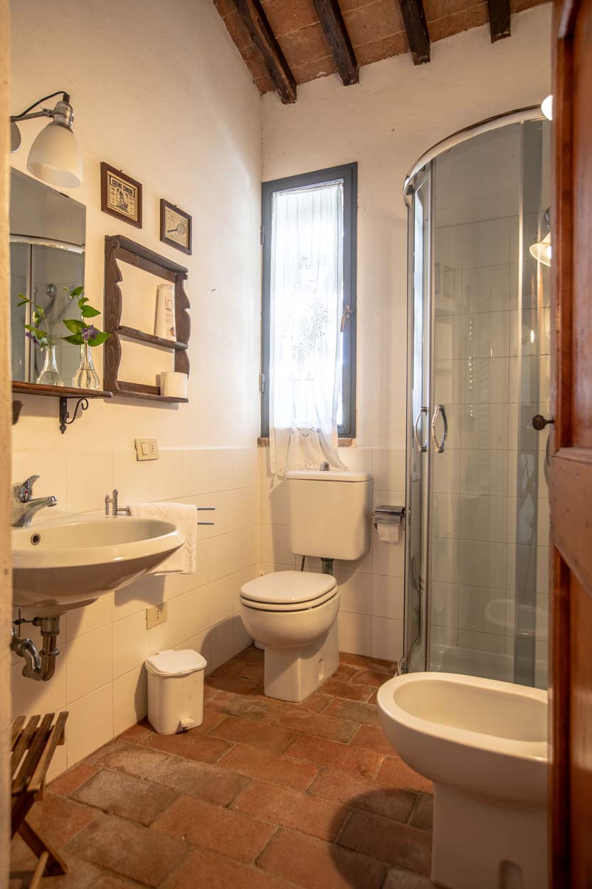 Il Fienile del Vichiaccio holiday house, interior and garden photos