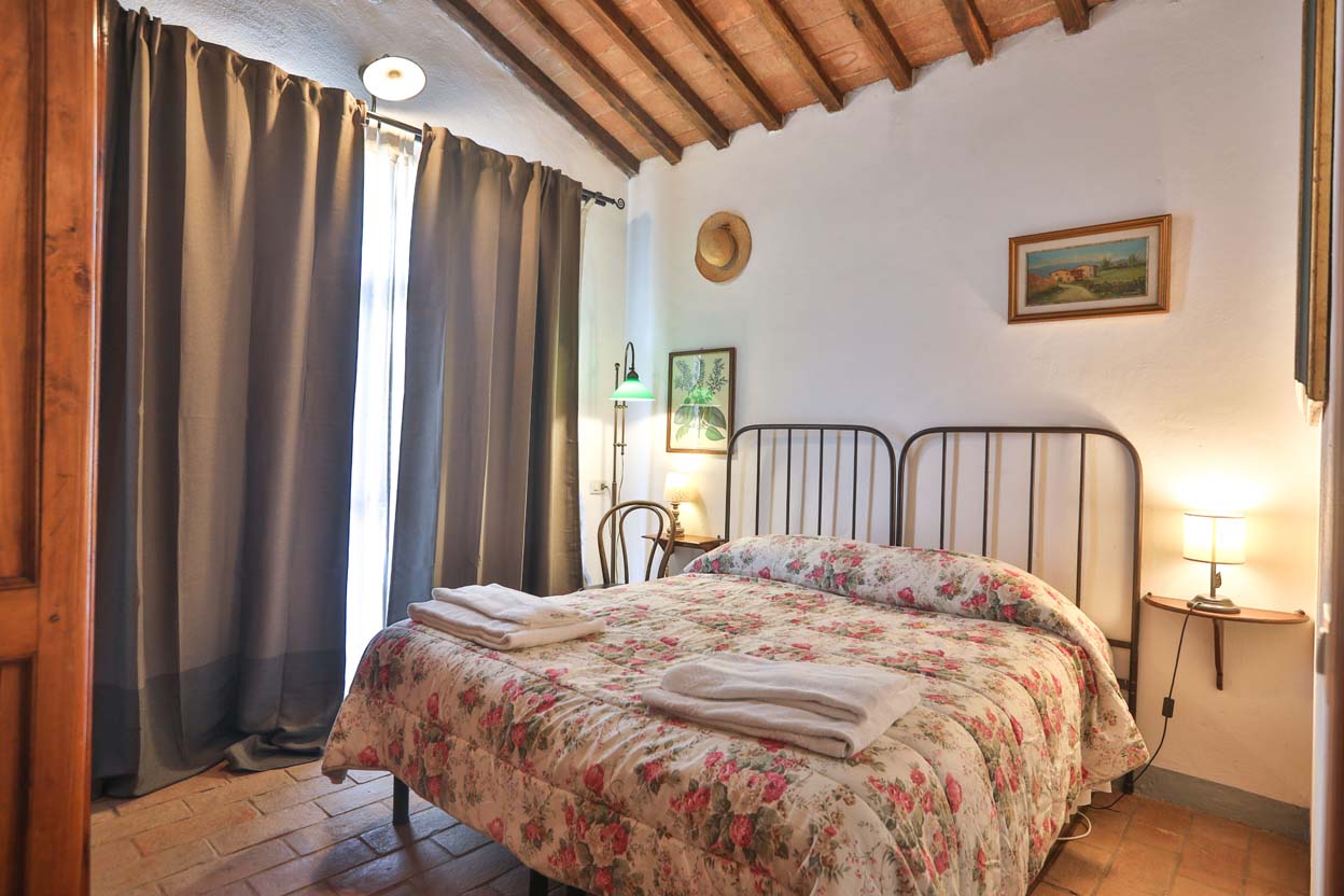 Il Fienile del Vichiaccio holiday house, interior and garden photos