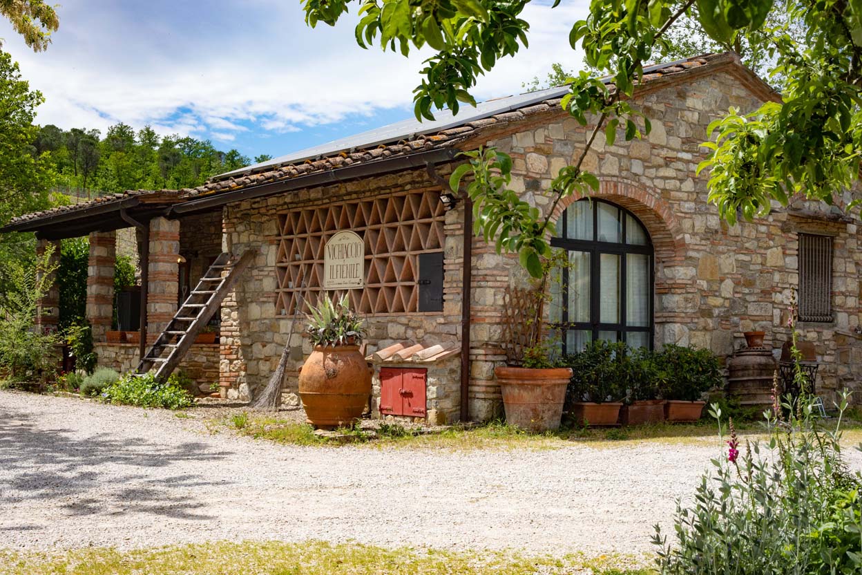 Il Fienile del Vichiaccio holiday house, interior and garden photos