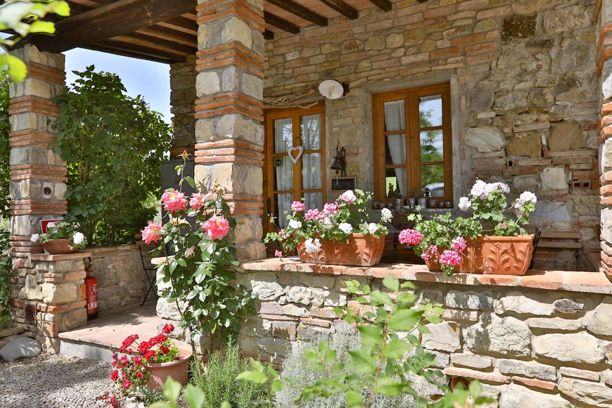 Il Fienile del Vichiaccio holiday house, interior and garden photos