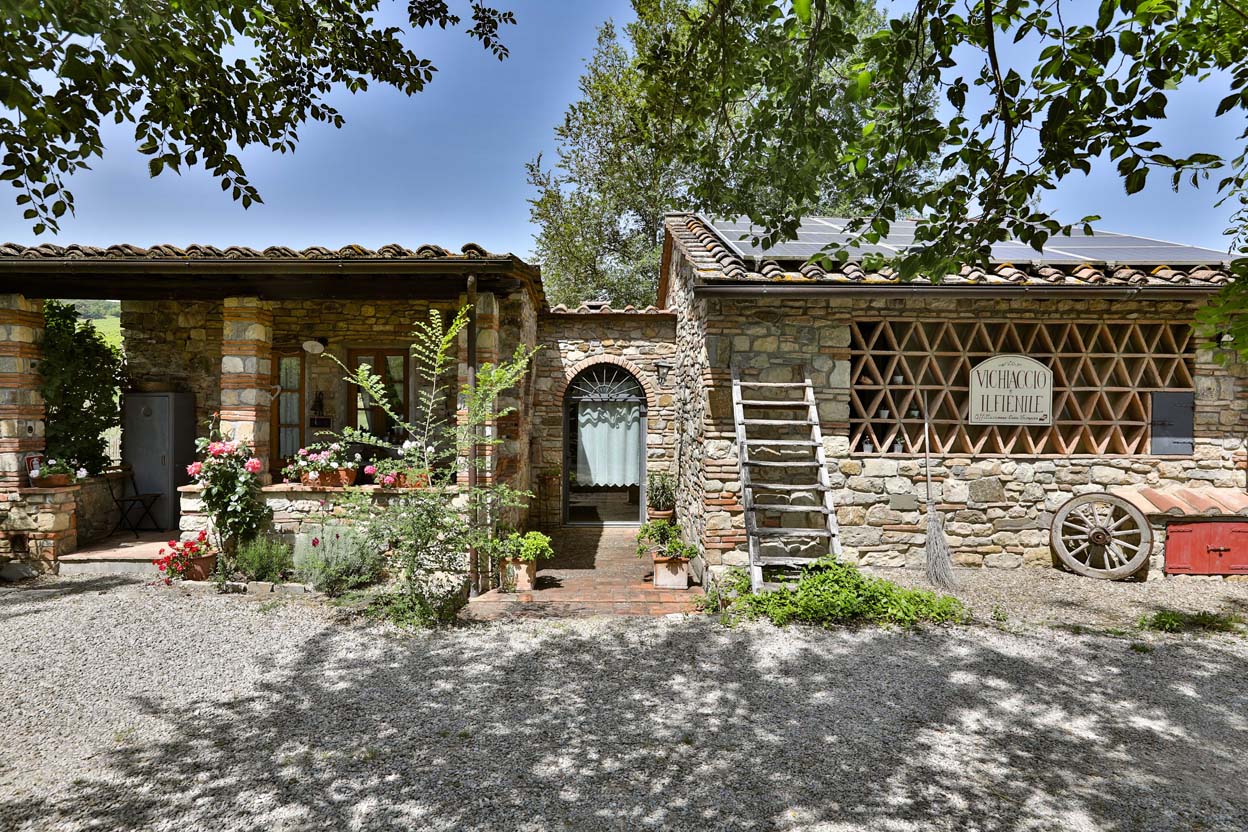 Il Fienile del Vichiaccio holiday house, interior and garden photos