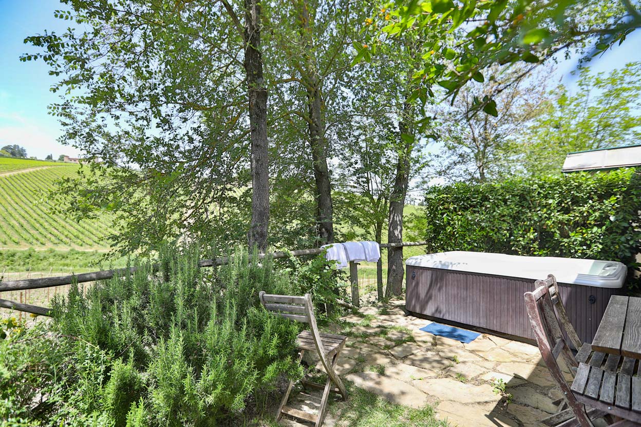 Il Fienile del Vichiaccio holiday house, interior and garden photos