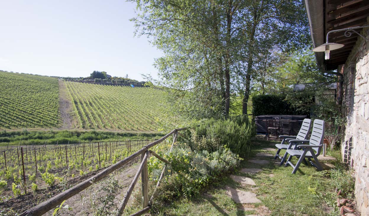 Il Fienile del Vichiaccio holiday house, interior and garden photos