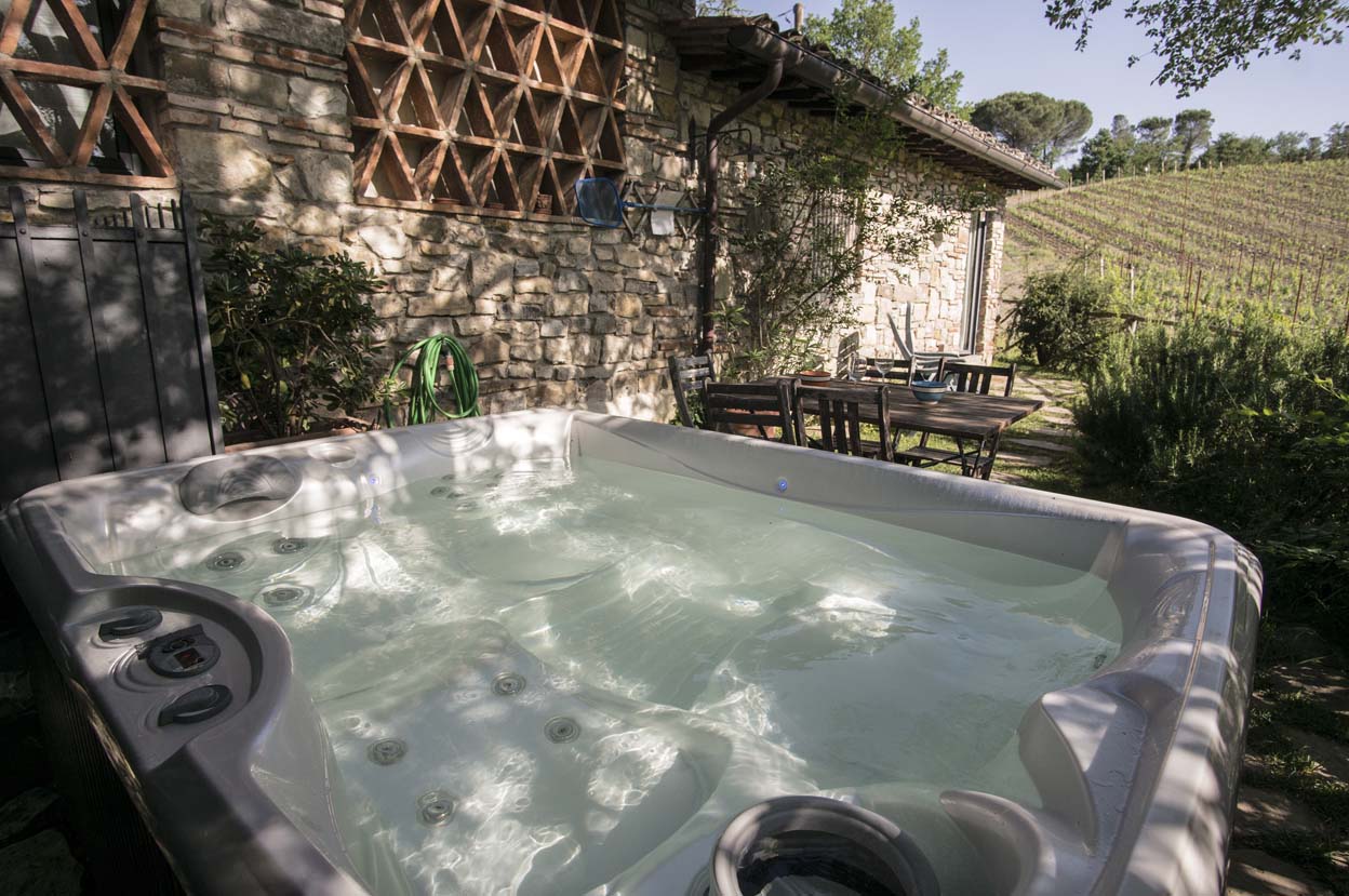 Il Fienile del Vichiaccio holiday house, interior and garden photos